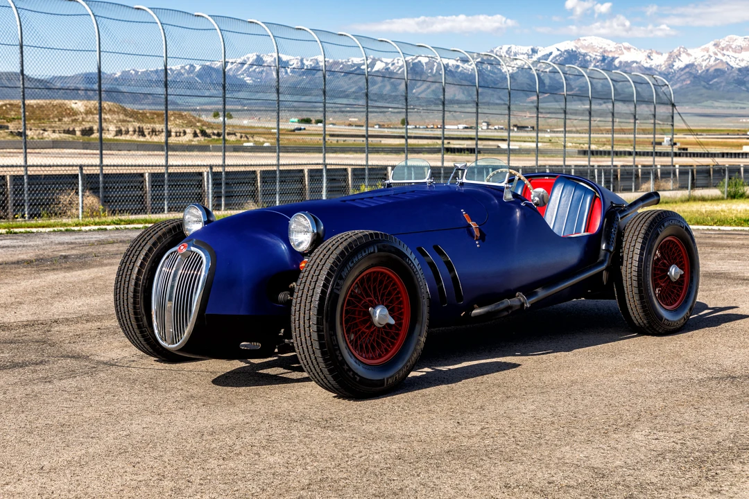 Vehicle image 2 of 31