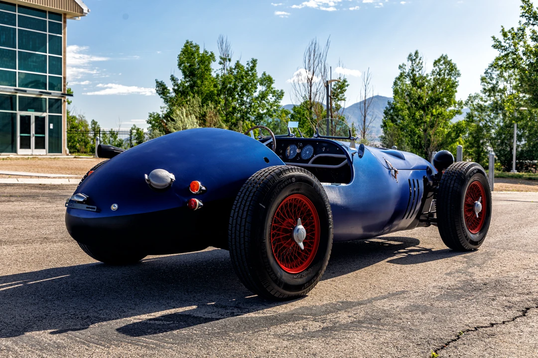 Vehicle image 7 of 31