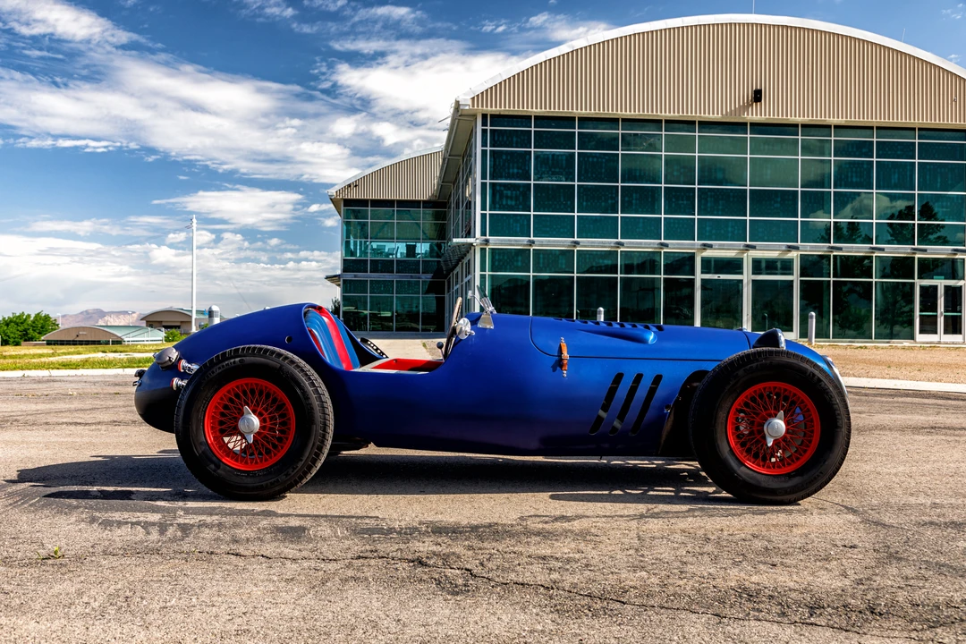 Vehicle image 6 of 31