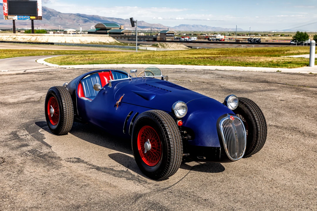 Vehicle image 4 of 31