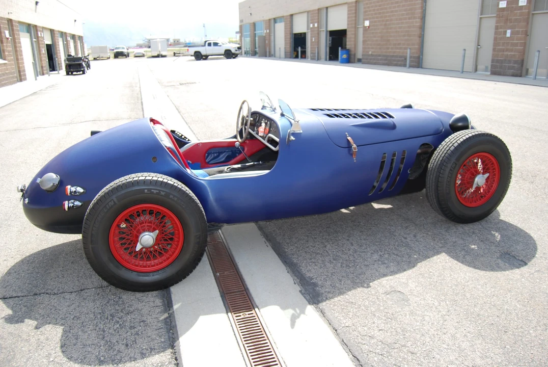 Vehicle image 14 of 31