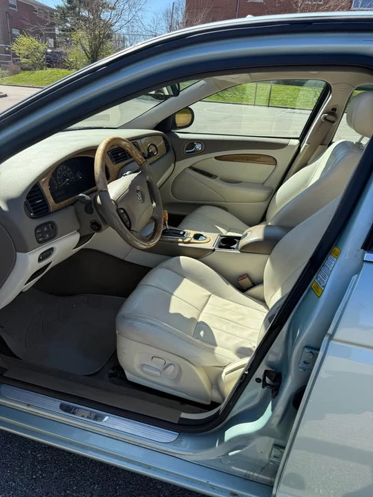 Jaguar S-Type - Image 9 of 10