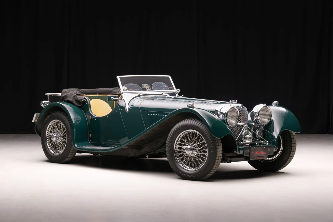 Jaguar Replica - Image 4 of 31