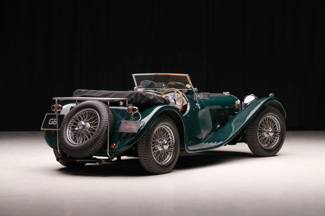 Jaguar Replica - Image 9 of 31