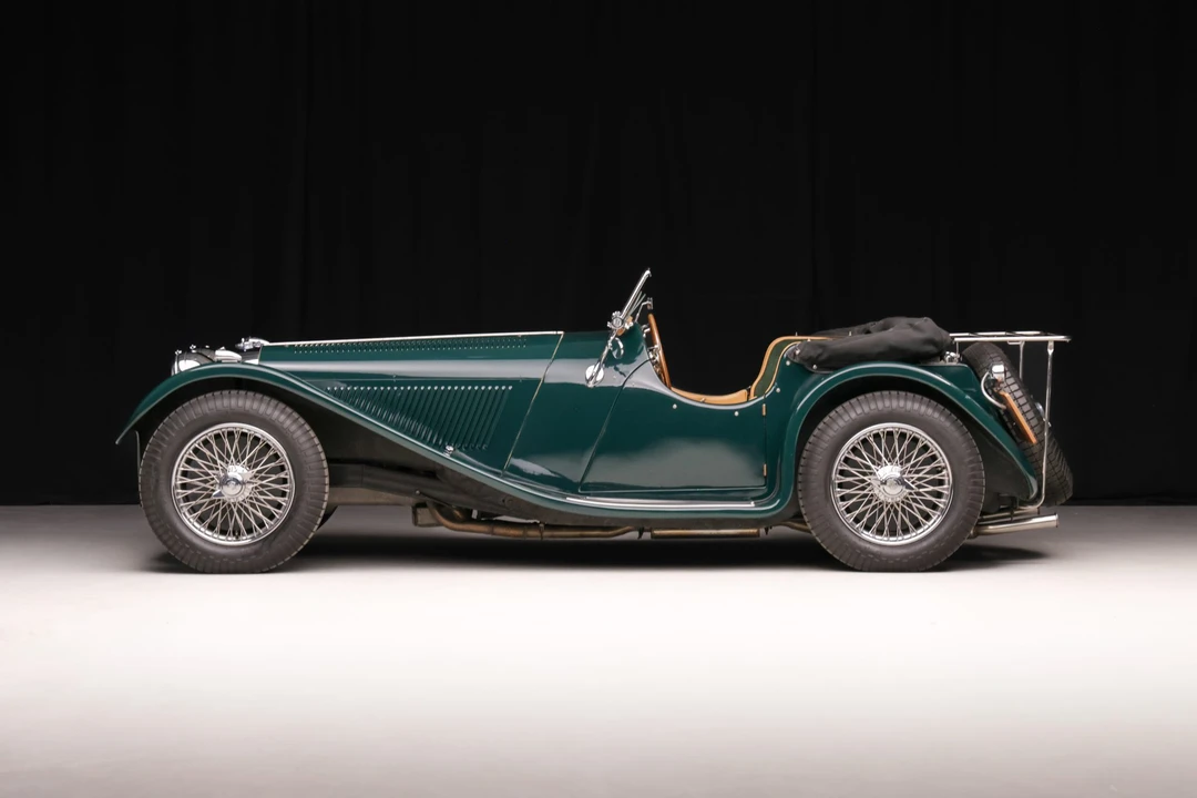 Jaguar Replica - Image 5 of 31