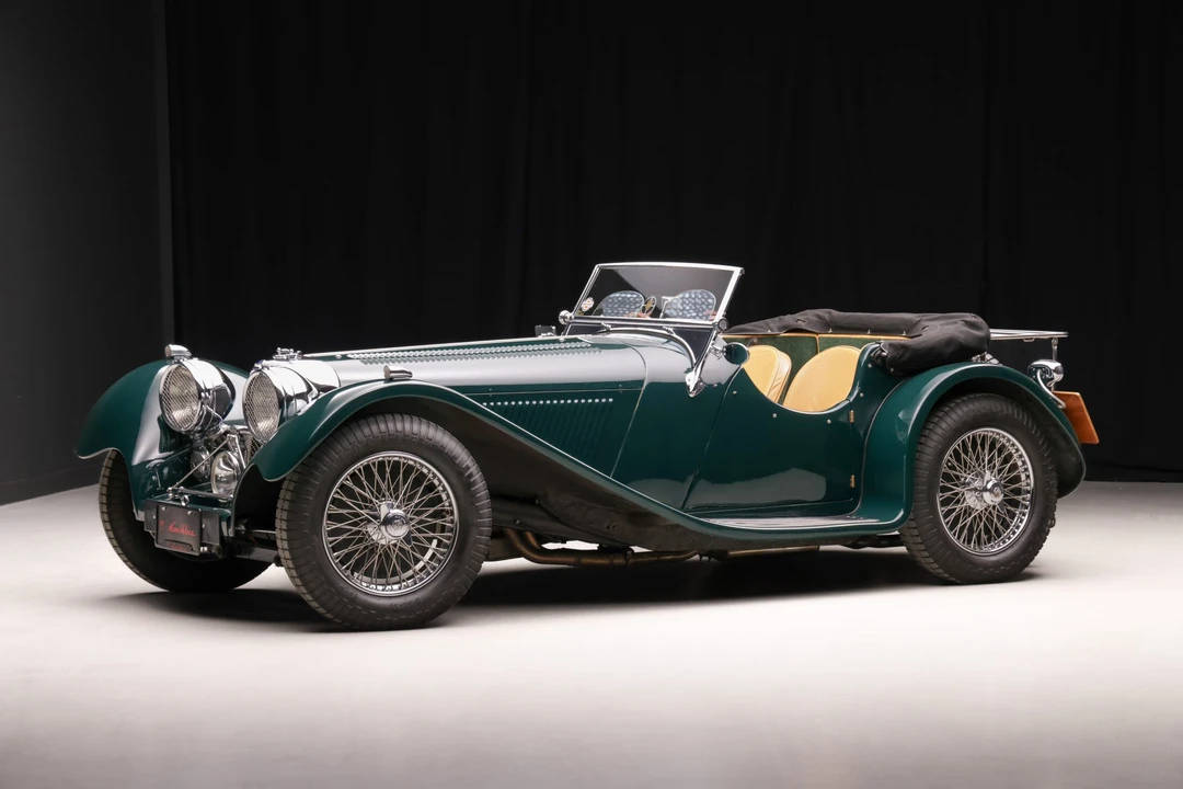 Jaguar Replica - Image 3 of 31