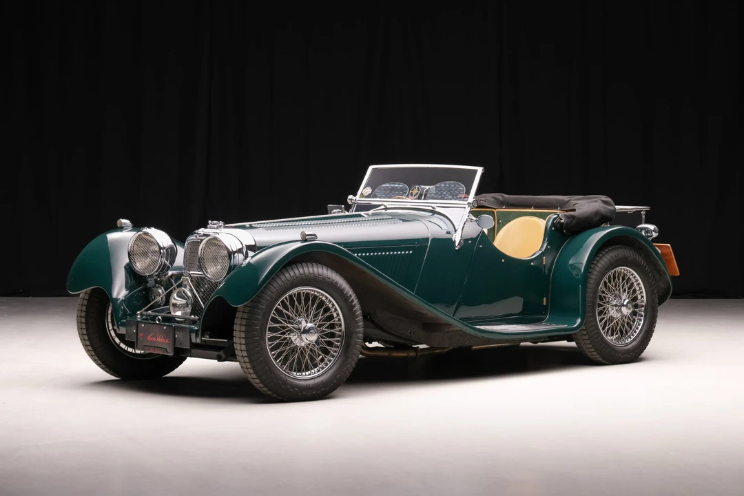 Jaguar Replica - Image 2 of 31