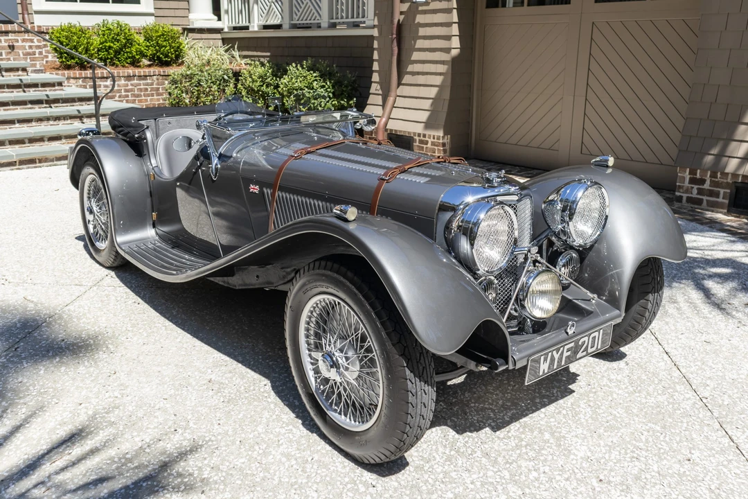Jaguar Replica - Image 6 of 31