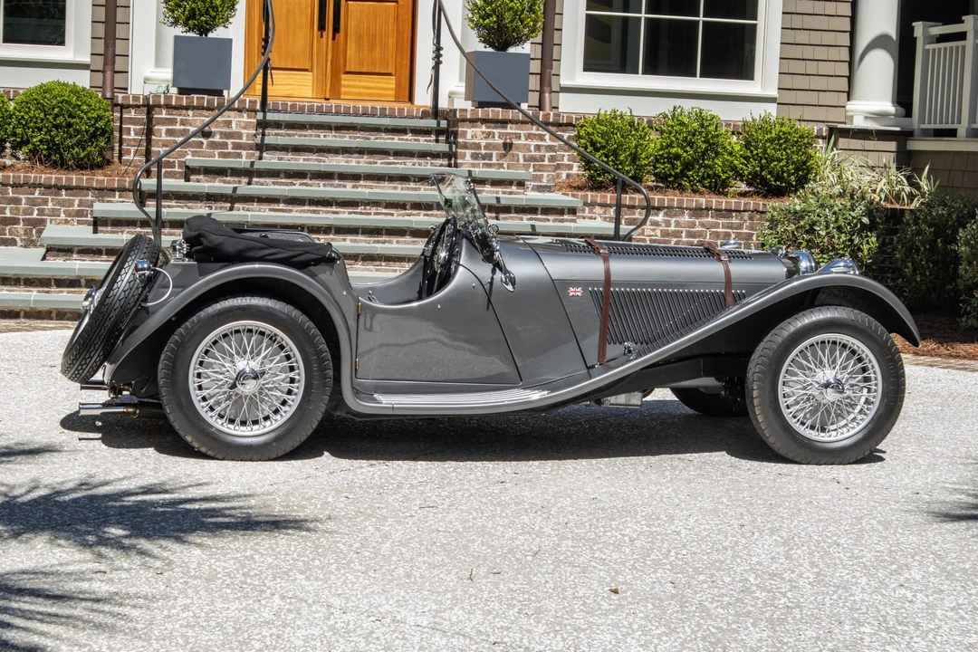 Jaguar Replica - Image 7 of 31