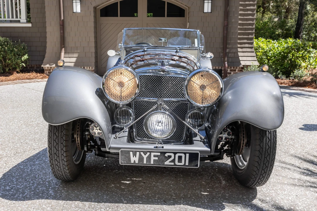 Jaguar Replica - Image 5 of 31