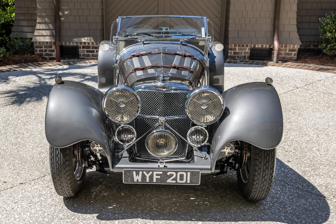Jaguar Replica - Image 4 of 31