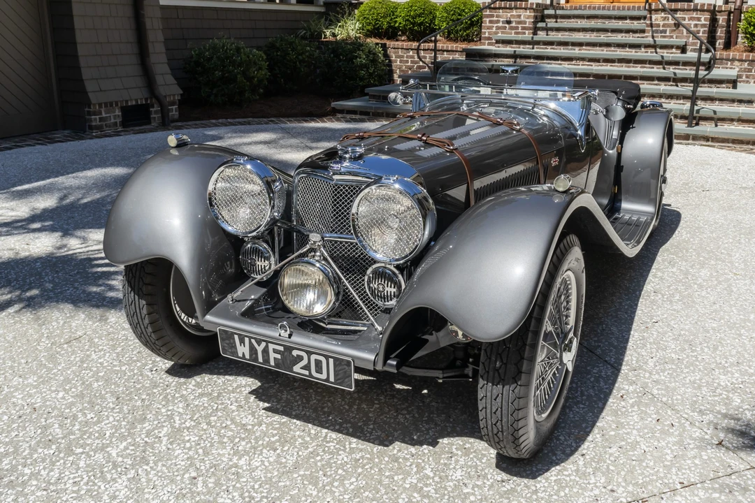Jaguar Replica - Image 3 of 31