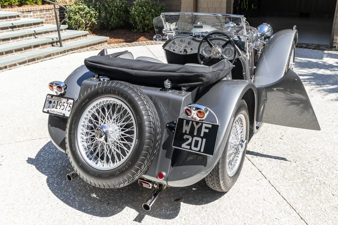 Jaguar Replica - Image 9 of 31