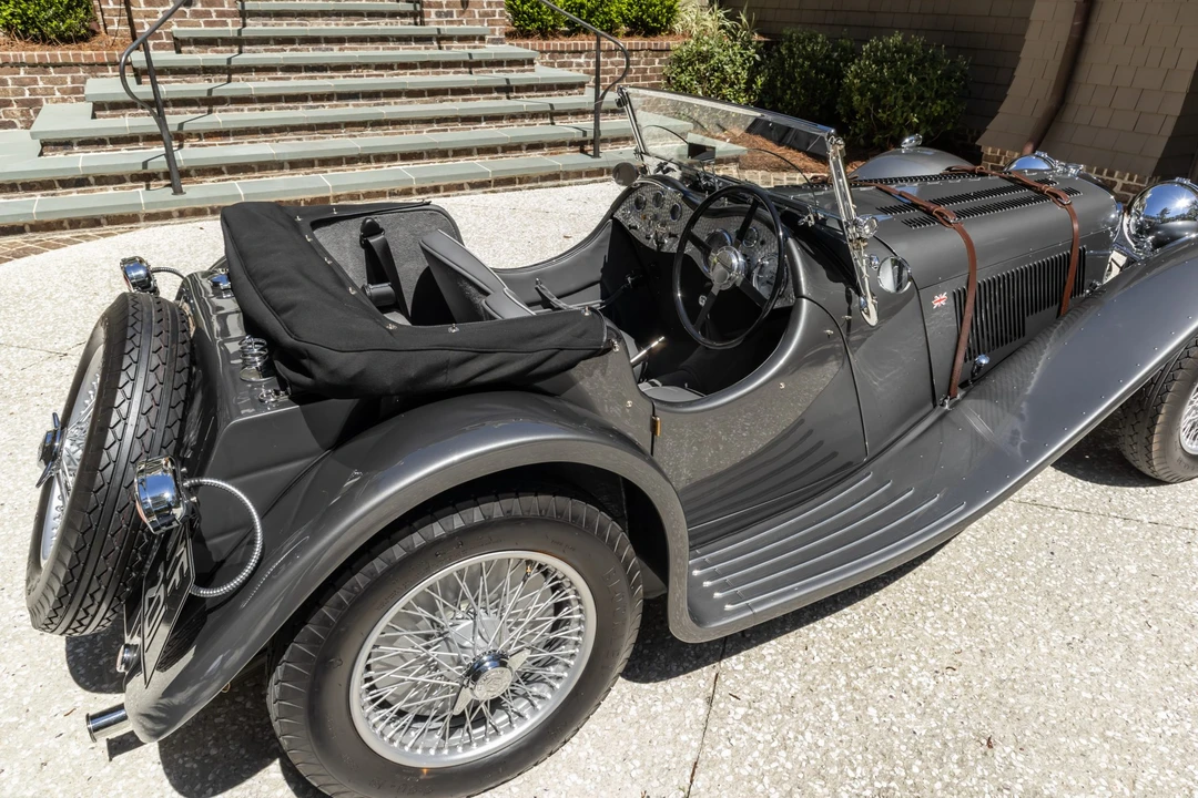 Jaguar Replica - Image 20 of 31