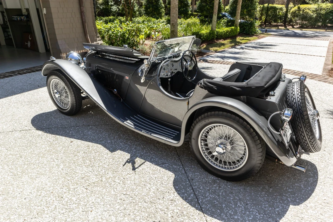 Jaguar Replica - Image 14 of 31