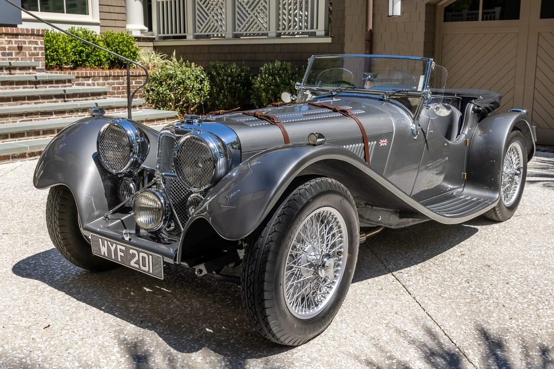 Jaguar Replica - Image 2 of 31