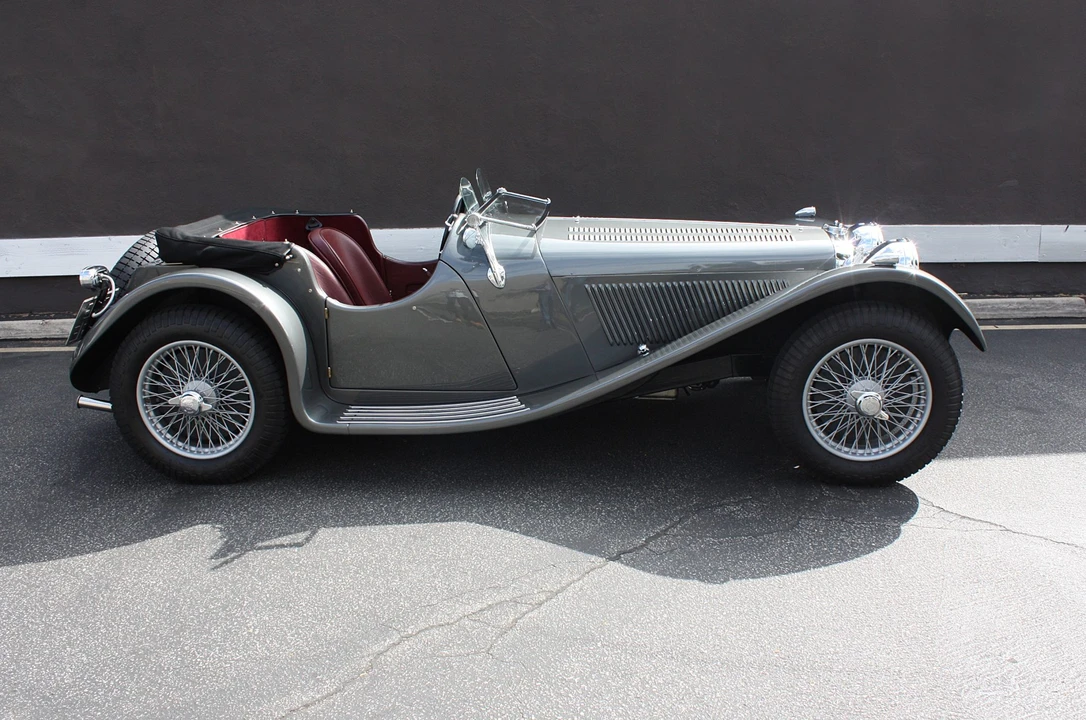 Jaguar Replica - Image 2 of 31