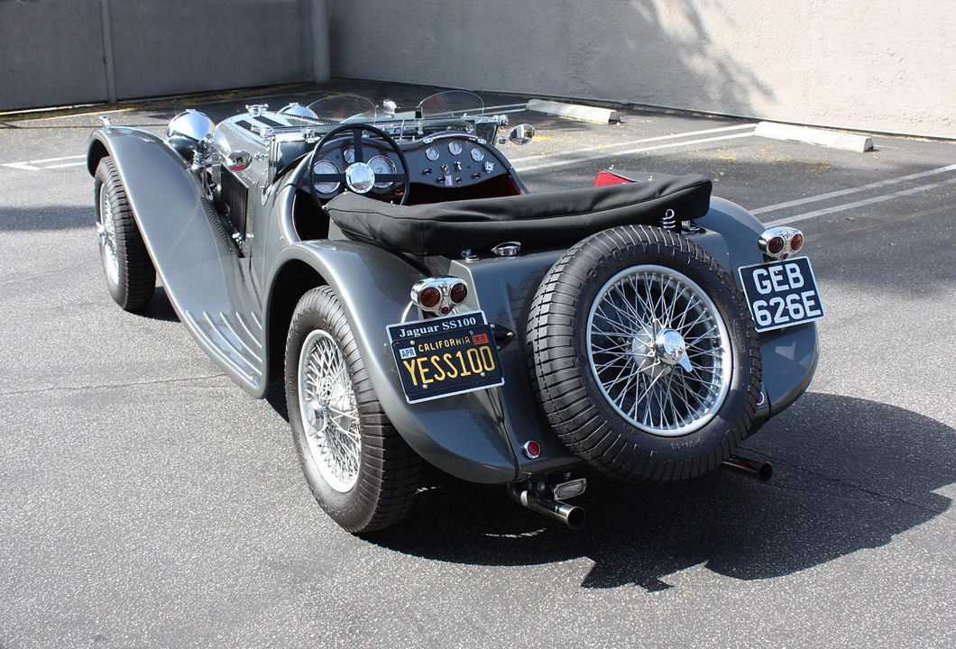 Jaguar Replica - Image 10 of 31