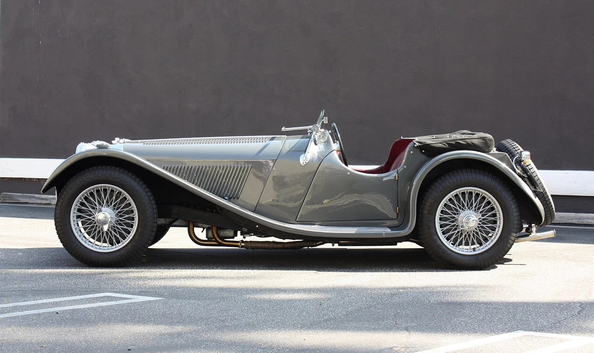 Jaguar Replica - Image 14 of 31