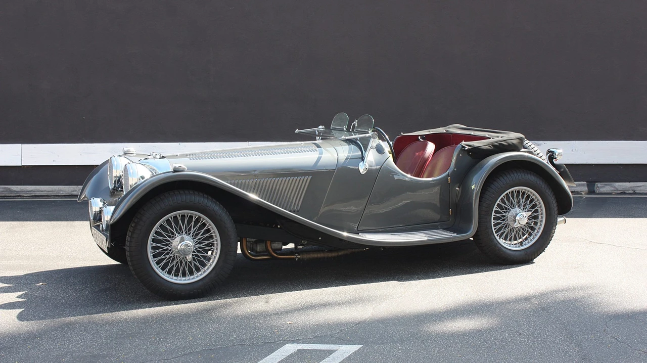 Jaguar Replica - Image 15 of 31