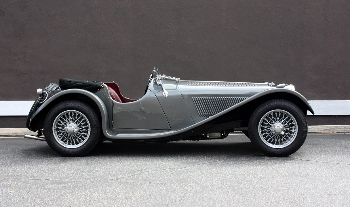 Jaguar Replica - Image 3 of 31