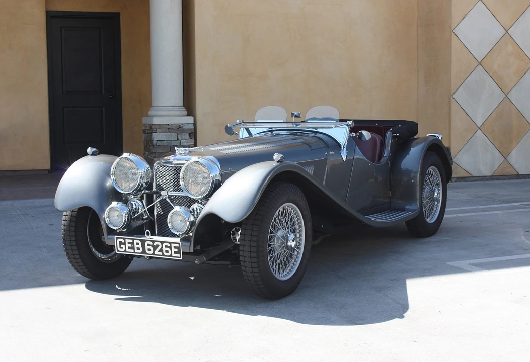 Jaguar Replica - Image 20 of 31