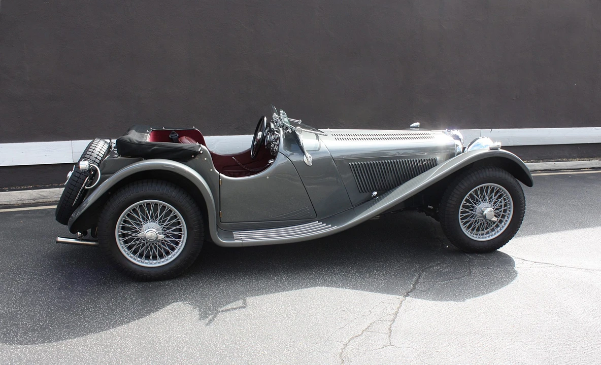 Jaguar Replica - Image 4 of 31