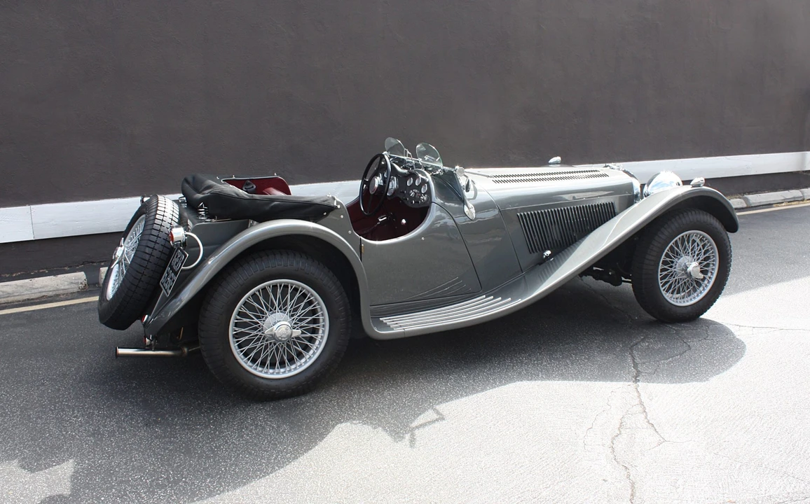 Jaguar Replica - Image 5 of 31