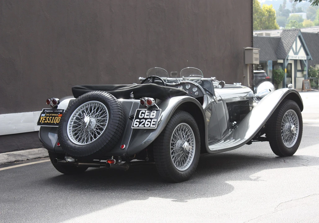 Jaguar Replica - Image 7 of 31