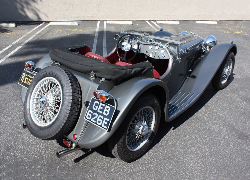 Jaguar Replica - Image 8 of 31