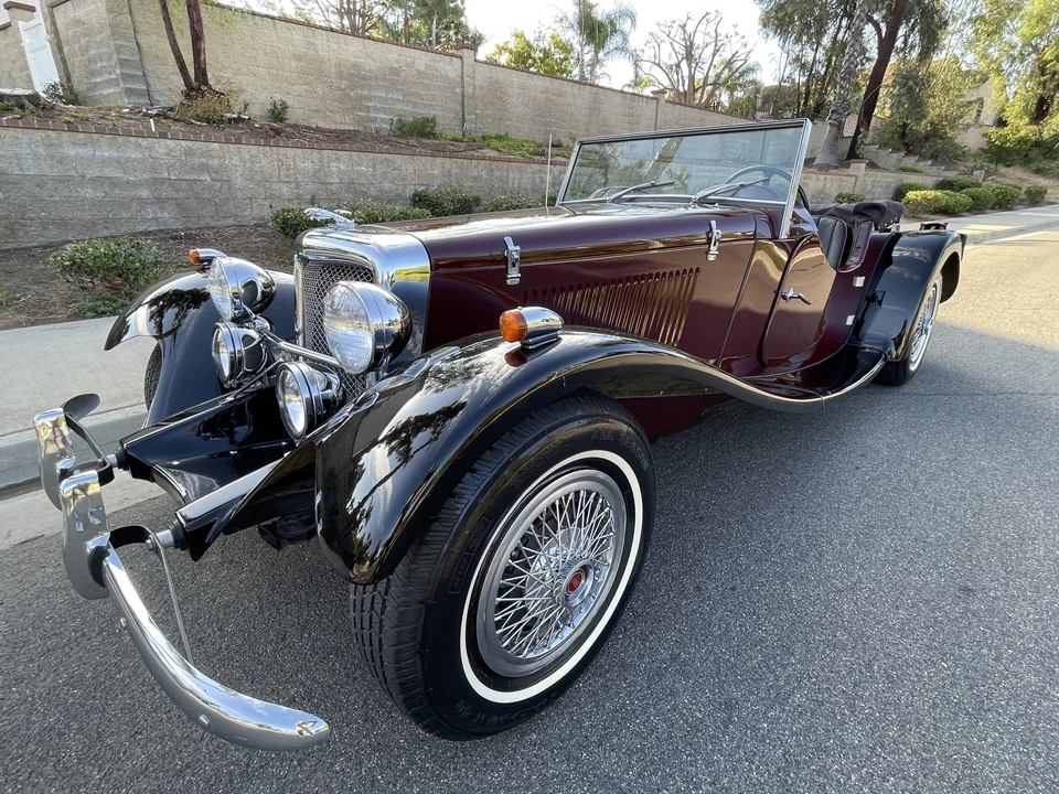 Jaguar Replica - Image 4 of 31