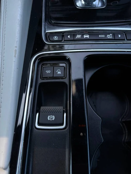 2020 Jaguar F-Pace SVR - Image 4 of 6