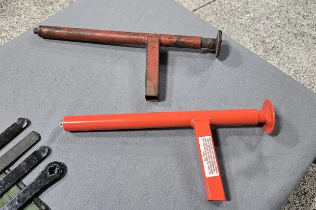 Parts & Memorabilia Tools - Image 5 of 5