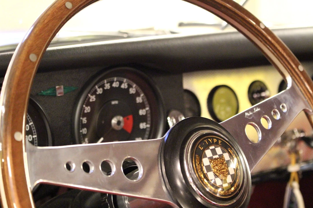 Jaguar E-Type Series 1 - Image 17 of 31