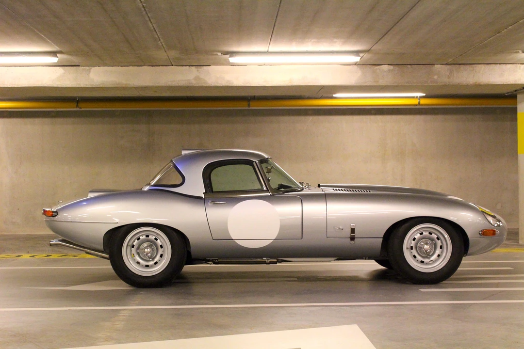 Jaguar E-Type Series 1 - Image 4 of 31
