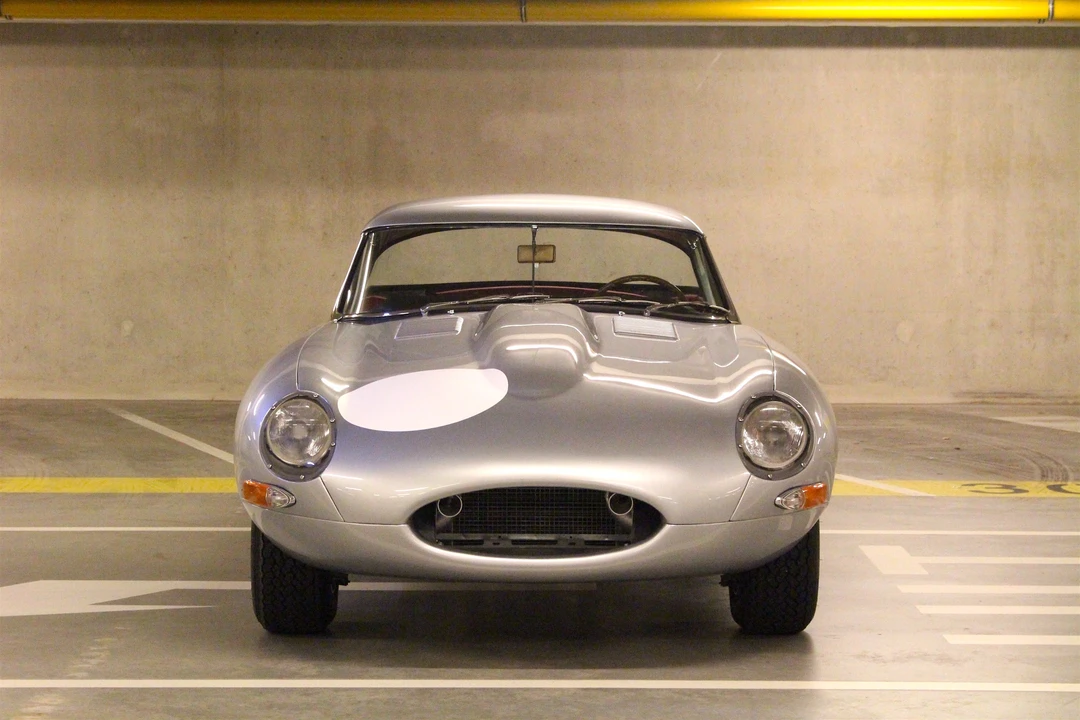 Jaguar E-Type Series 1 - Image 2 of 31
