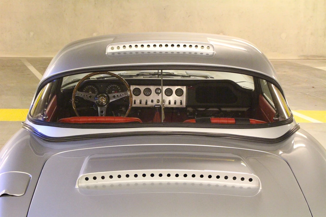 Jaguar E-Type Series 1 - Image 25 of 31