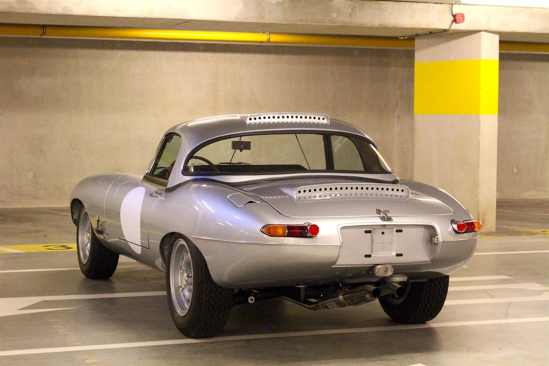 Jaguar E-Type Series 1 - Image 5 of 31