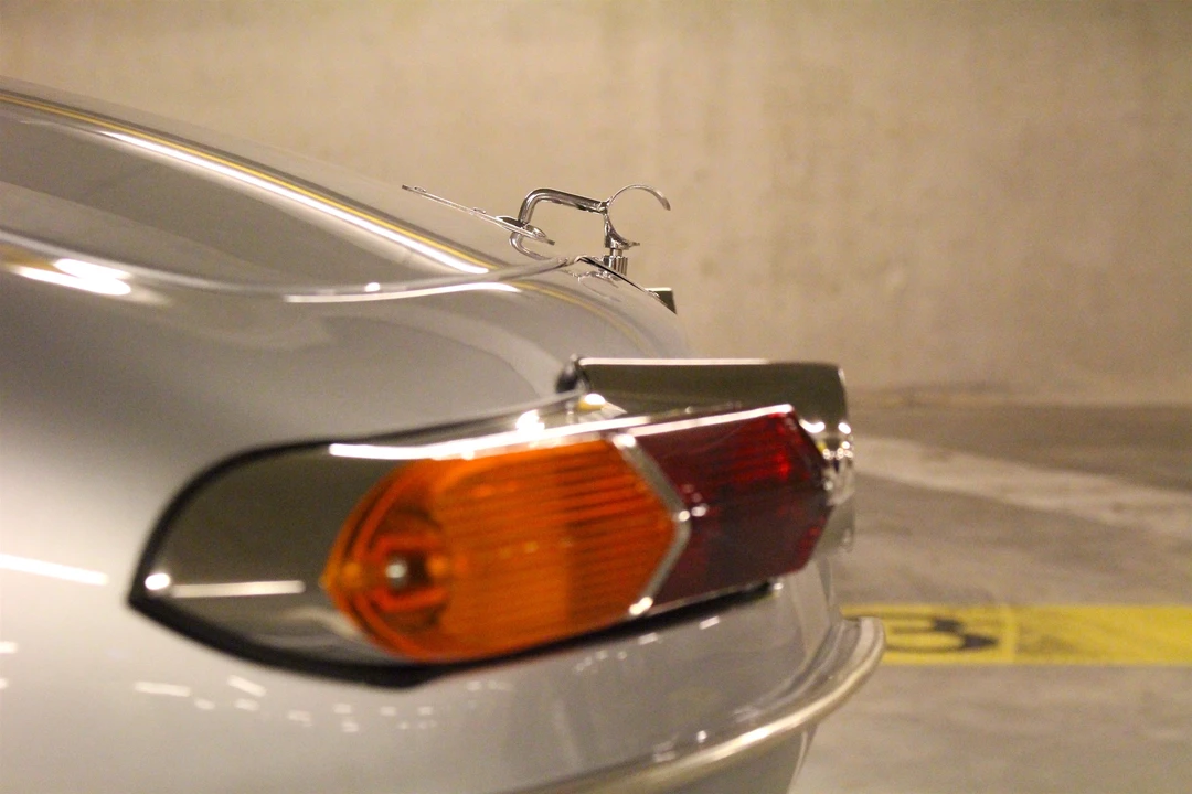 Jaguar E-Type Series 1 - Image 29 of 31