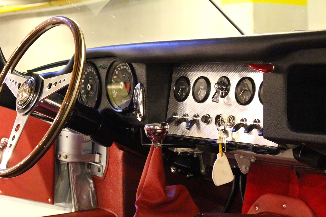 Jaguar E-Type Series 1 - Image 15 of 31