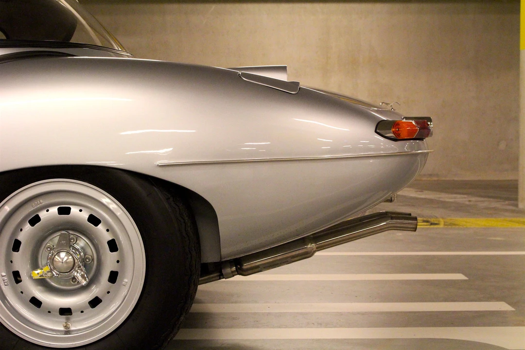 Jaguar E-Type Series 1 - Image 9 of 31