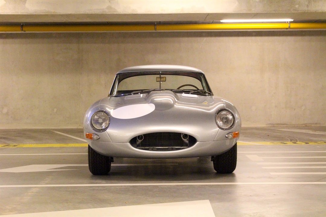 Jaguar E-Type Series 1 - Image 3 of 31