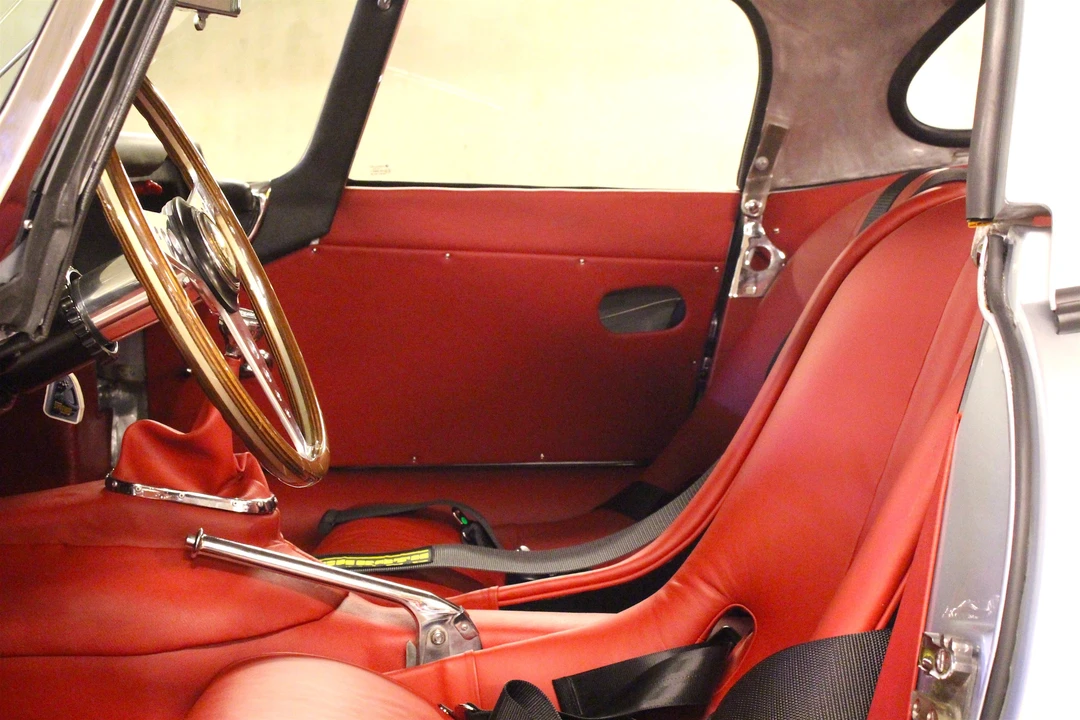 Jaguar E-Type Series 1 - Image 16 of 31