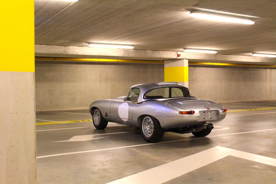 Jaguar E-Type Series 1 - Image 6 of 31