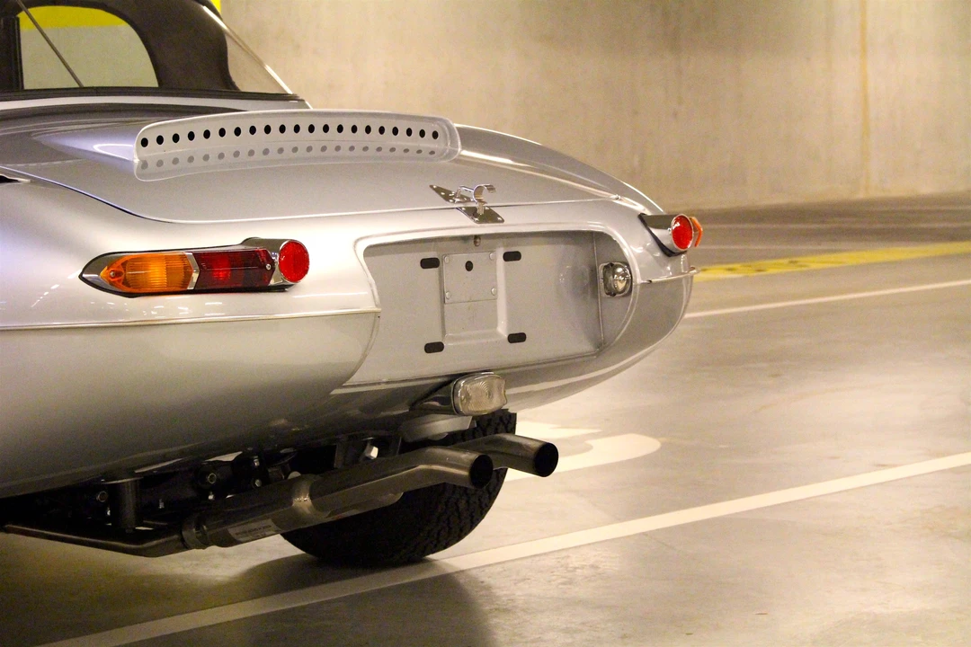 Jaguar E-Type Series 1 - Image 8 of 31
