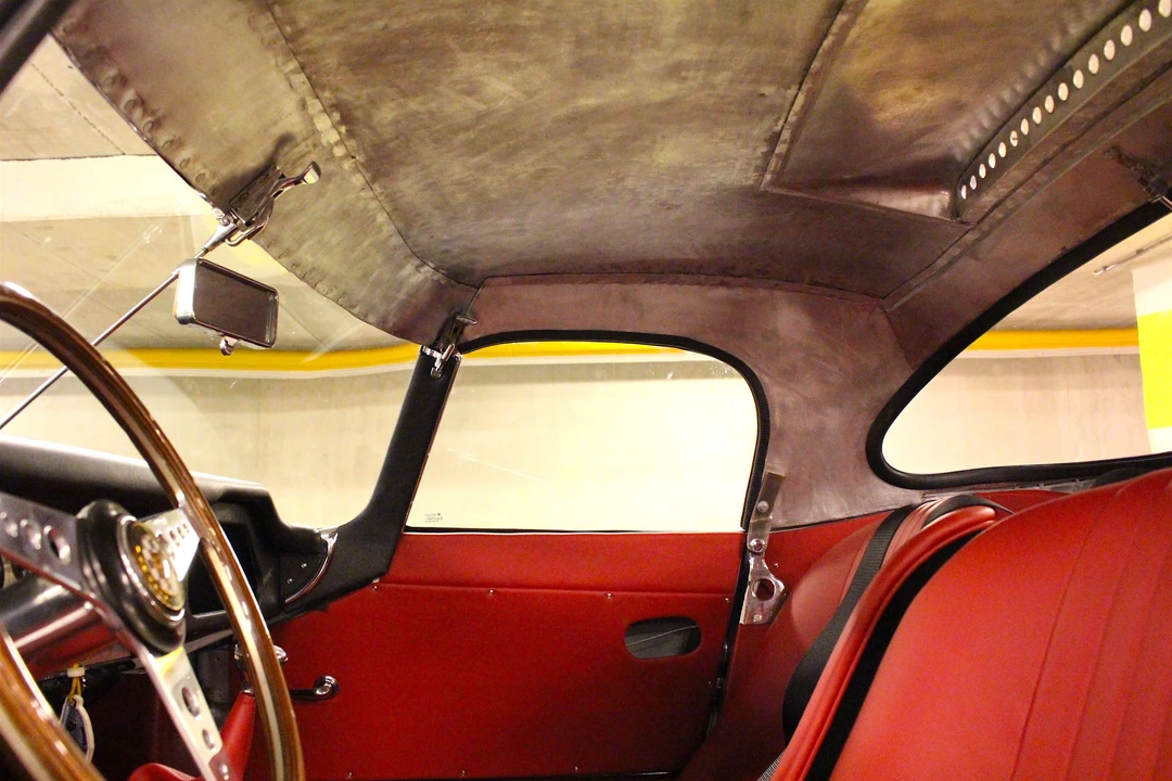 Jaguar E-Type Series 1 - Image 24 of 31