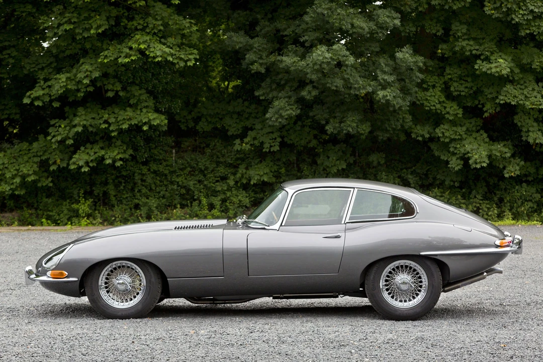 Jaguar E-Type Series 1 - Image 2 of 20