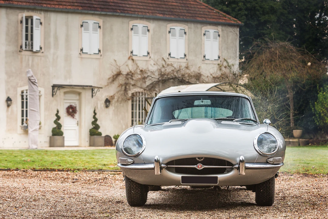 Jaguar E-Type Series 1 - Image 4 of 31