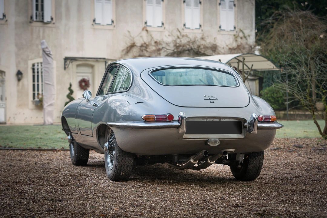 Jaguar E-Type Series 1 - Image 8 of 31