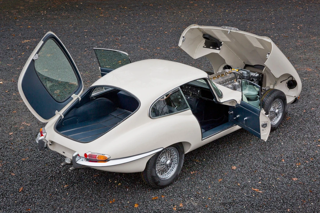 Jaguar E-Type Series 1 - Image 8 of 15